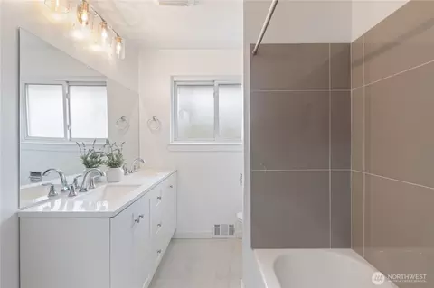 Bath - 16624 3rd Ave S, Burien, WA 98148 photo 1 of 1