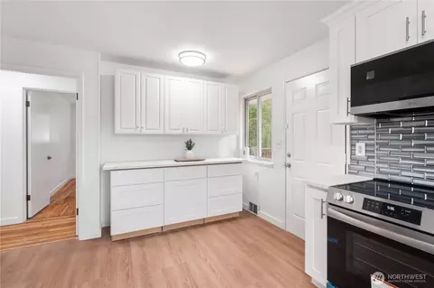 Kitchen - 16624 3rd Ave S, Burien, WA 98148 photo 2 of 2