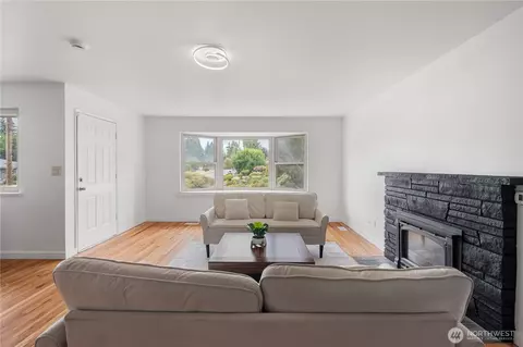 Living - 16624 3rd Ave S, Burien, WA 98148 photo 2 of 4