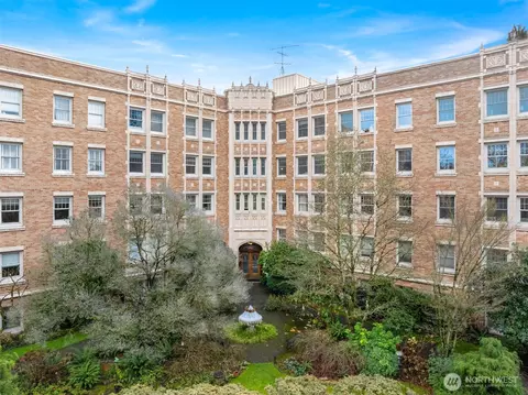 5810 Cowen Pl NE #106, Seattle, WA 98105