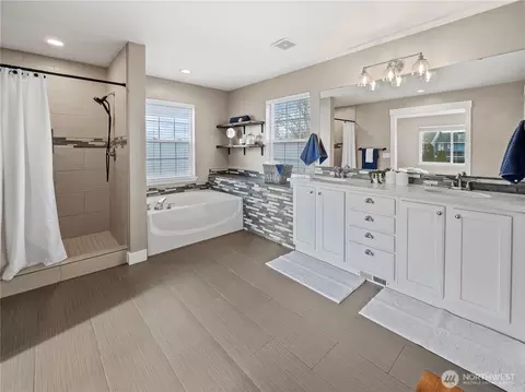 Bath - 3384 Larsen Ave, Enumclaw, WA 98022 photo 3 of 4