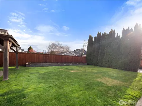 Exterior - 3384 Larsen Ave, Enumclaw, WA 98022 photo 5 of 7