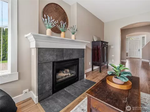 Living - 3384 Larsen Ave, Enumclaw, WA 98022 photo 5 of 7