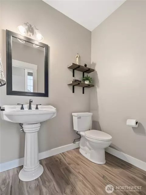 Bath - 3384 Larsen Ave, Enumclaw, WA 98022 photo 1 of 4