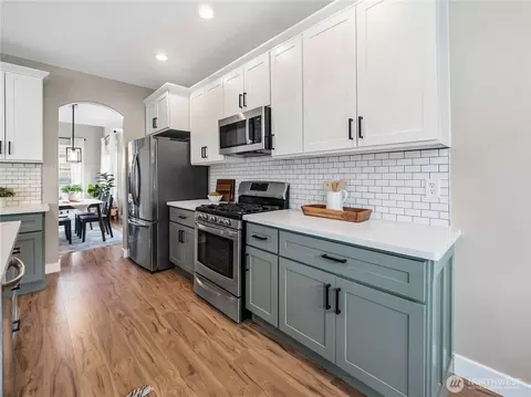 Kitchen - 3384 Larsen Ave, Enumclaw, WA 98022 photo 3 of 6