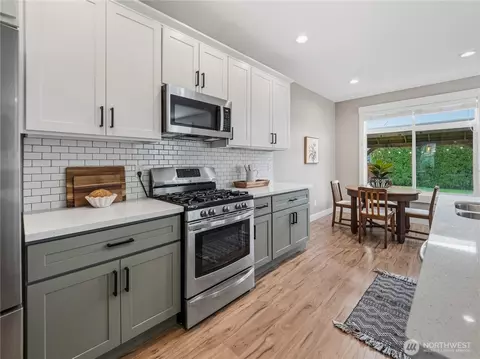 Kitchen - 3384 Larsen Ave, Enumclaw, WA 98022 photo 2 of 6