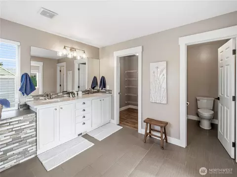 Bath - 3384 Larsen Ave, Enumclaw, WA 98022 photo 2 of 4