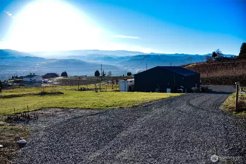 3483 10th St SE, East Wenatchee, WA 98802