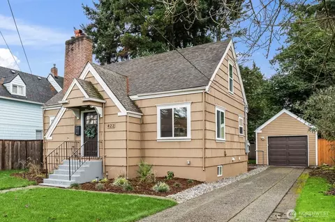 422 8th Ave NE, Puyallup, WA 98372