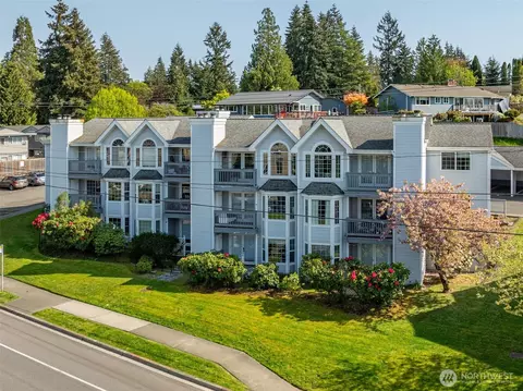 12025 SE 60th St #B, Bellevue, WA 98006