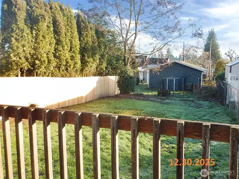 Exterior - 7515 Cascade Dr, Everett, WA 98203 photo 4 of 9