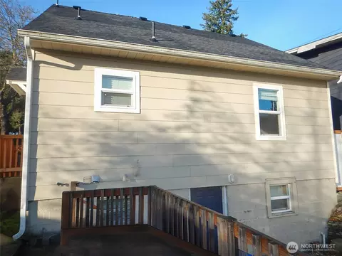 Exterior - 7515 Cascade Dr, Everett, WA 98203 photo 5 of 9