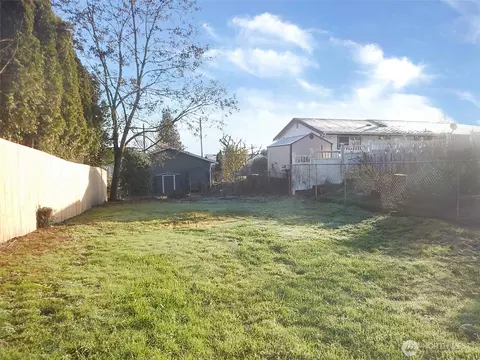 Exterior - 7515 Cascade Dr, Everett, WA 98203 photo 7 of 9