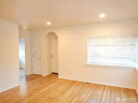 Living - 7515 Cascade Dr, Everett, WA 98203 photo 2 of 4
