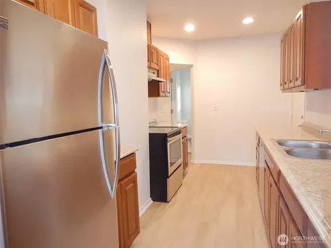 Kitchen - 7515 Cascade Dr, Everett, WA 98203 photo 3 of 3