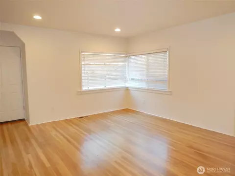 Living - 7515 Cascade Dr, Everett, WA 98203 photo 1 of 4