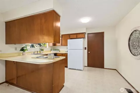 Kitchen - 26104 SE 426th St, Enumclaw, WA 98022 photo 1 of 3