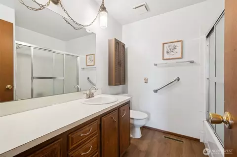 Bath - 26104 SE 426th St, Enumclaw, WA 98022 photo 1 of 2