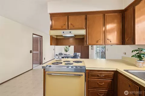 Kitchen - 26104 SE 426th St, Enumclaw, WA 98022 photo 3 of 3