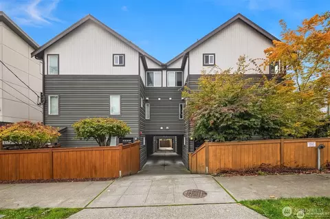 2125 N 113th St #A, Seattle, WA 98133