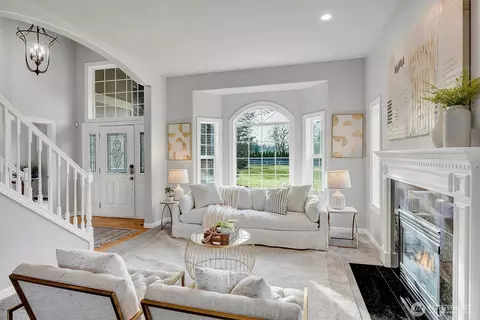 Living - 5305 W Interurban Blvd, Bothell, WA 98012 photo 2 of 4