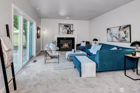 Living - 5305 W Interurban Blvd, Bothell, WA 98012 photo 3 of 4