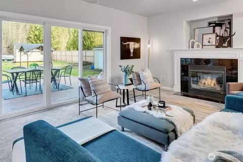 Living - 5305 W Interurban Blvd, Bothell, WA 98012 photo 4 of 4