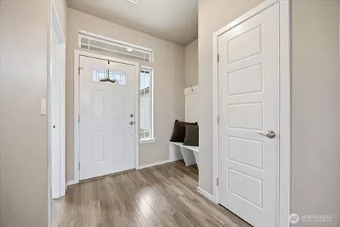 Entry Way - 513 S Owens Ave, Pasco, WA 99301 photo 1 of 1