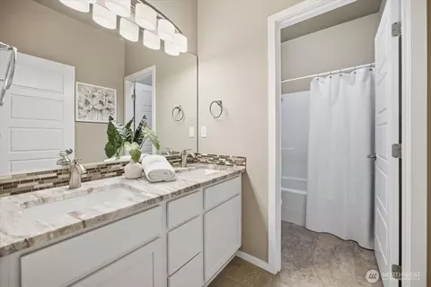 Bath - 513 S Owens Ave, Pasco, WA 99301 photo 3 of 3