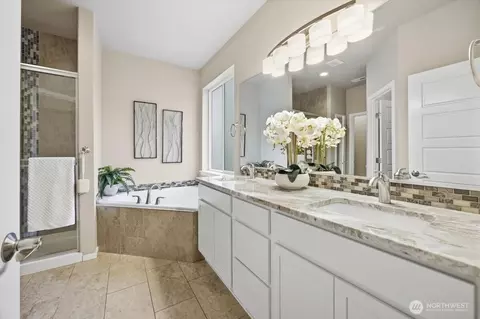 Bath - 513 S Owens Ave, Pasco, WA 99301 photo 1 of 3