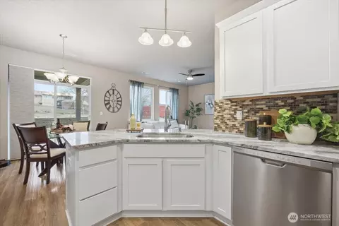 Kitchen - 513 S Owens Ave, Pasco, WA 99301 photo 3 of 4