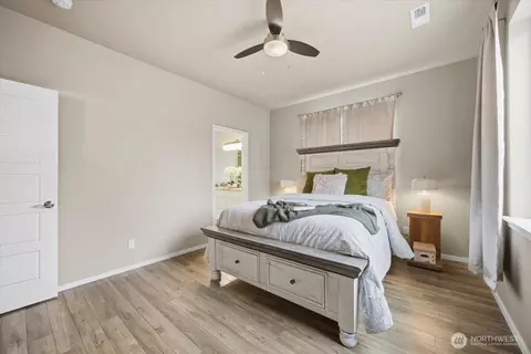 Bedroom - 513 S Owens Ave, Pasco, WA 99301 photo 2 of 5