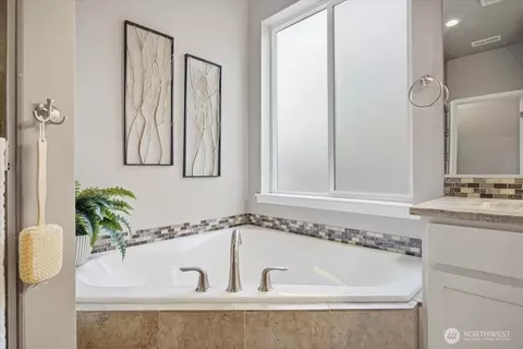 Bath - 513 S Owens Ave, Pasco, WA 99301 photo 2 of 3