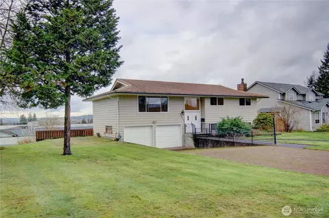 1032 E Robinhood Dr, Arlington, WA 98223