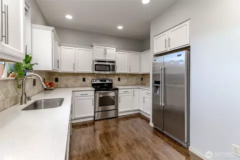 Kitchen - 20102 40th Ave E, Spanaway, WA 98387 photo 2 of 4