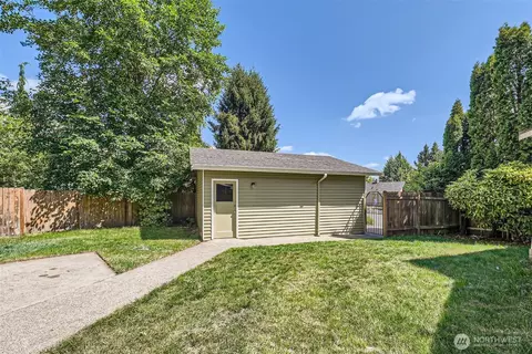 Exterior - 9213 1st Dr SE, Everett, WA 98208 photo 3 of 4