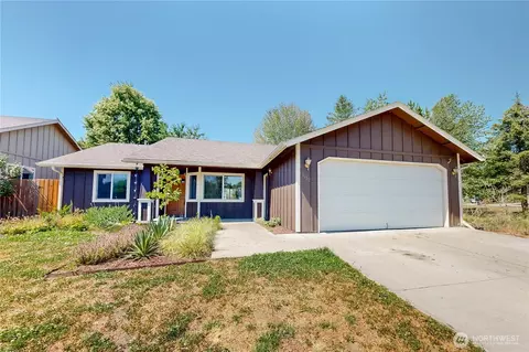1152 SE Falbo Dr, College Place, WA 99324