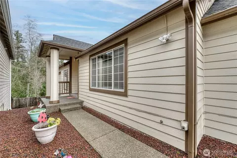 1048 NW Gladiola Ct, Silverdale, WA 98383