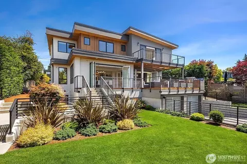 231 8th Ave W, Kirkland, WA 98033