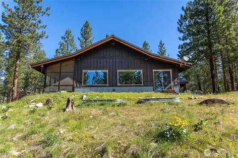 21 Twin Lakes Dr, Winthrop, WA 98862