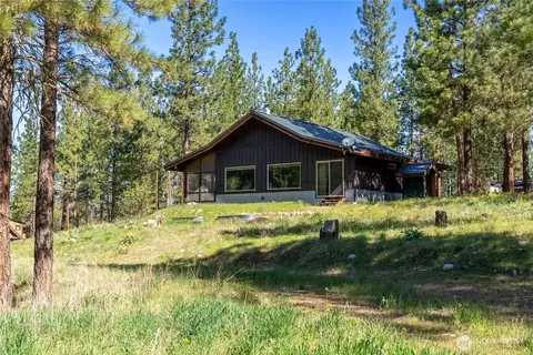 21 Twin Lakes Dr, Winthrop, WA 98862