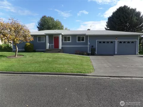 32 NE Tremont Dr, College Place, WA 99324