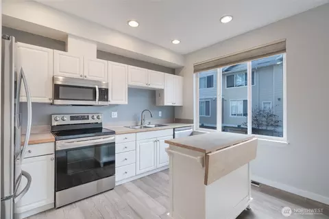Kitchen - 13400 Dumas Rd #G4, Mill Creek, WA 98012 photo 1 of 4