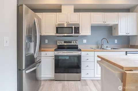 Kitchen - 13400 Dumas Rd #G4, Mill Creek, WA 98012 photo 2 of 4