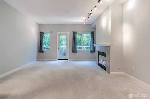 Living - 13400 Dumas Rd #G4, Mill Creek, WA 98012 photo 2 of 5