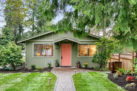 3811 NE 117th St, Seattle, WA 98125