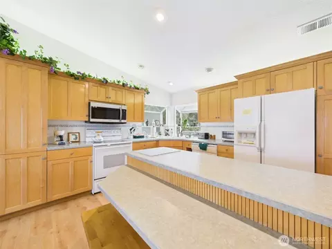 Kitchen - 50 Diamond Dr, Pacific Beach, WA 98571 photo 2 of 5