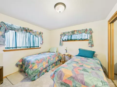 Bedroom - 50 Diamond Dr, Pacific Beach, WA 98571 photo 3 of 4
