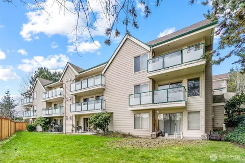 15325 Sunwood Blvd #B304, Tukwila, WA 98188