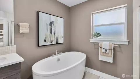Bath - 3823 194th Ln SE, Bothell, WA 98012 photo 5 of 6